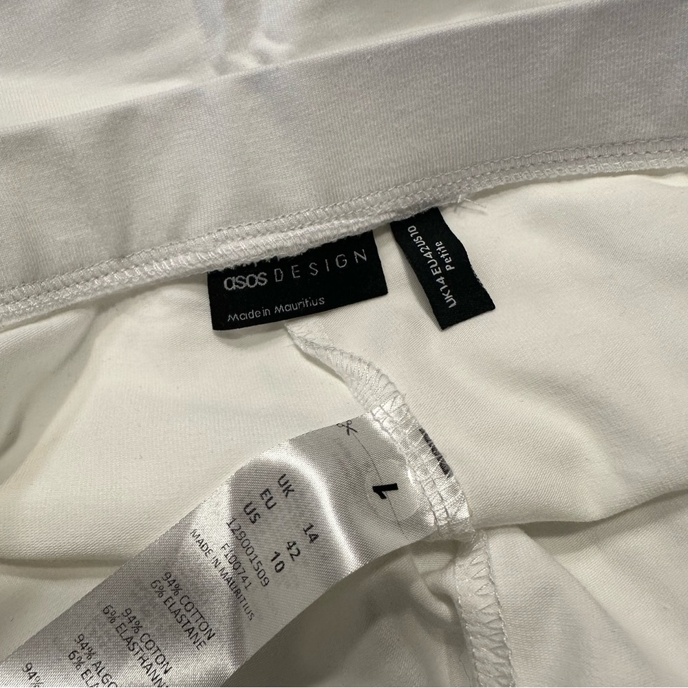 ASOS DESIGN Petite Split Front Tennis Skort in White - Picture 5 of 5